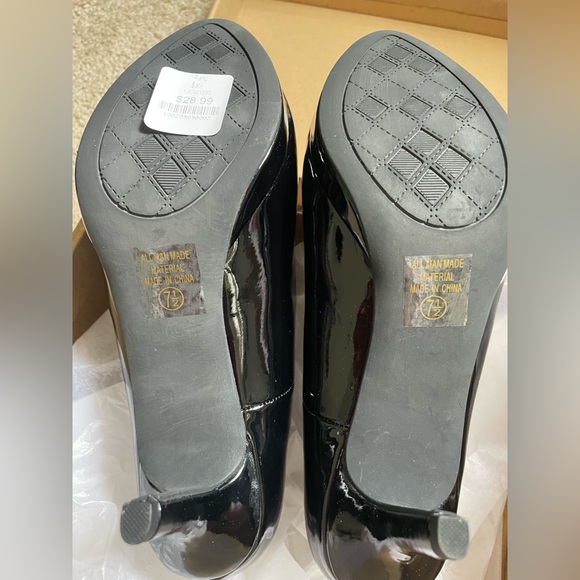 NWT Peep toe heels - Picture 2 of 5